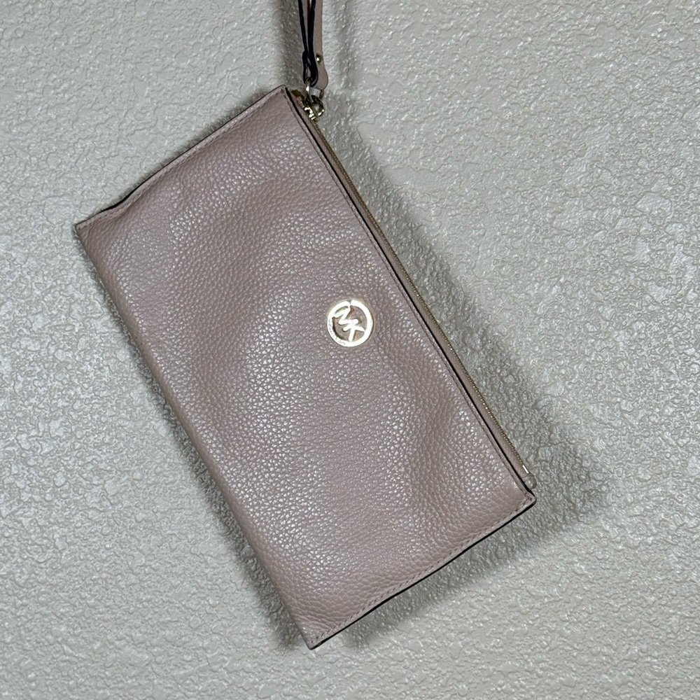 MICHAEL KORS Fulton Zip‎ Wristlet